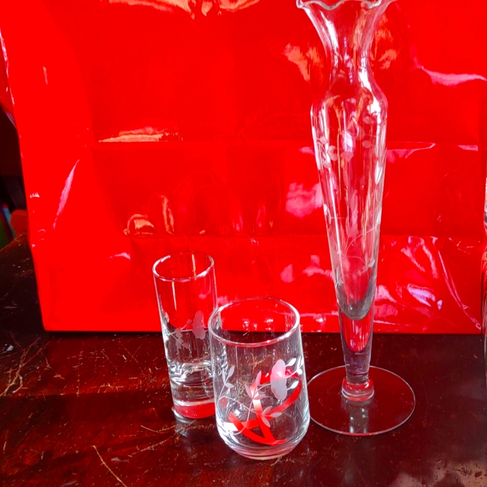 Set of 3 crystal etched vases with flowers